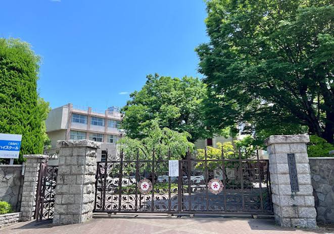 熊谷女子高校の校舎の写真