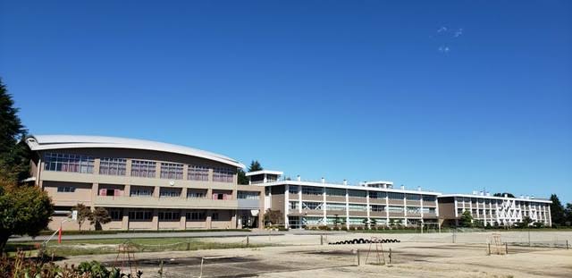 宇都宮市立古里中学校の校舎